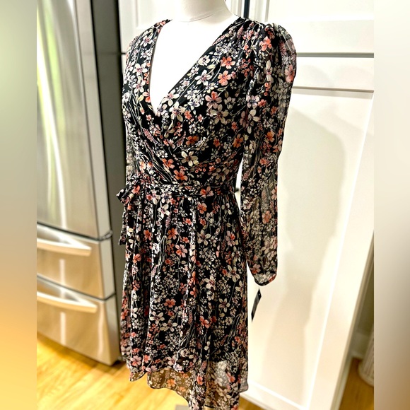NWT Tommy Hilfiger Self Belted Floral Print Lined Dress With Zip Back Closure - Picture 3 of 10